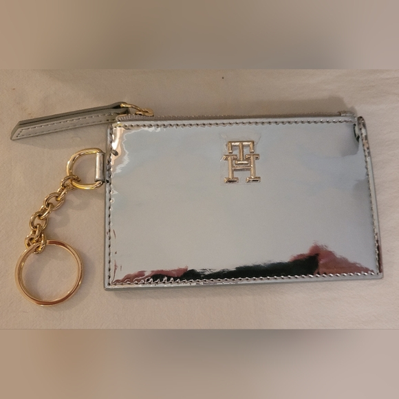 Tommy Hilfiger Tote - Picture 14 of 16